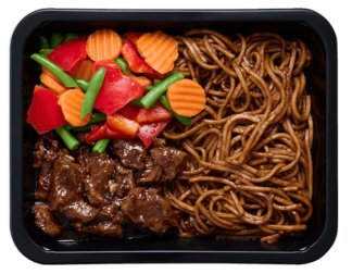 Zoete pulled beef eiernoedels groentemix